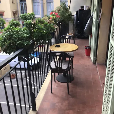 Quarto em Acomodações Particulares Port Quartier Antiquaire *