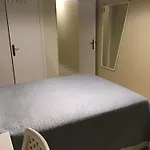 Quarto em Acomodações Particulares Port Quartier Antiquaire *