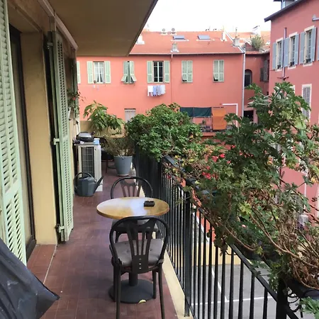 Quarto em Acomodações Particulares Port Quartier Antiquaire