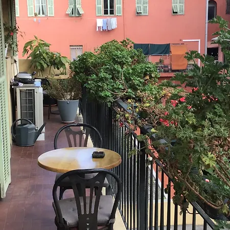 Port Quartier Antiquaire Privatunterkunft *